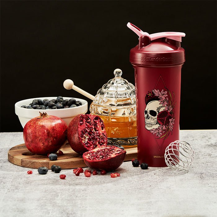 http://www.blenderbottle.com/cdn/shop/articles/blueberry-pomegranate-protein-shake-985798.jpg?v=1689709398&width=2048